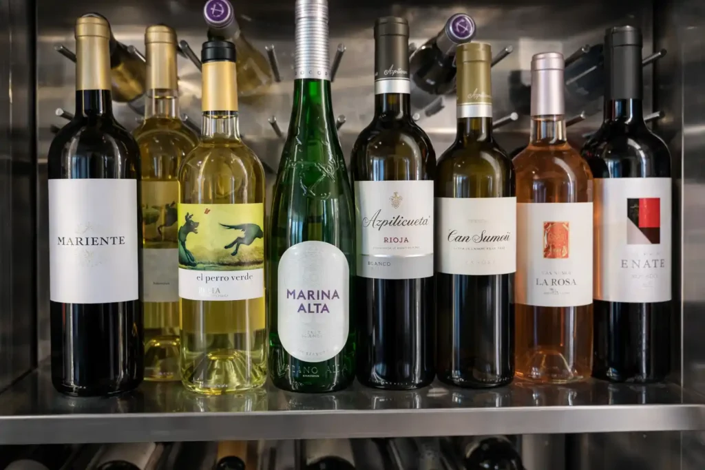 Botellas de vino en almacenamiento